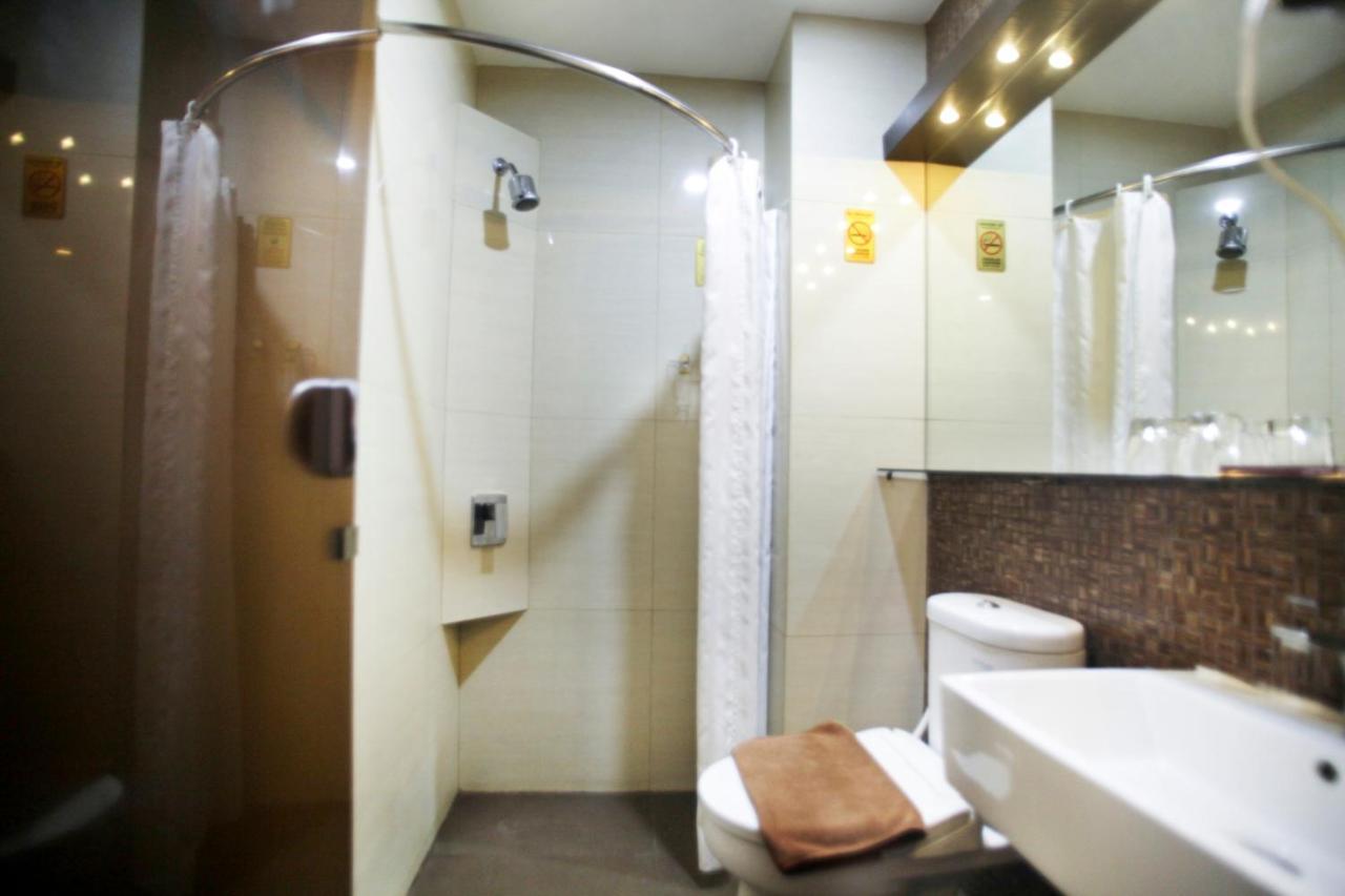 Favor Hotel Makassar Buitenkant foto