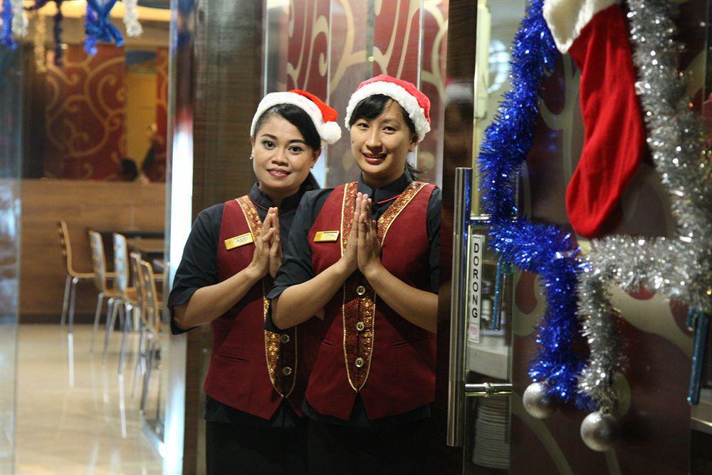 Favor Hotel Makassar Buitenkant foto