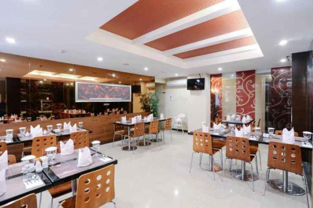 Favor Hotel Makassar Buitenkant foto