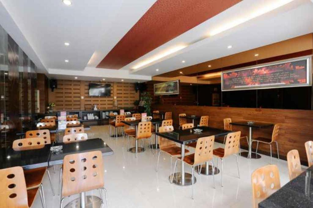 Favor Hotel Makassar Buitenkant foto