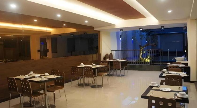 Favor Hotel Makassar Buitenkant foto