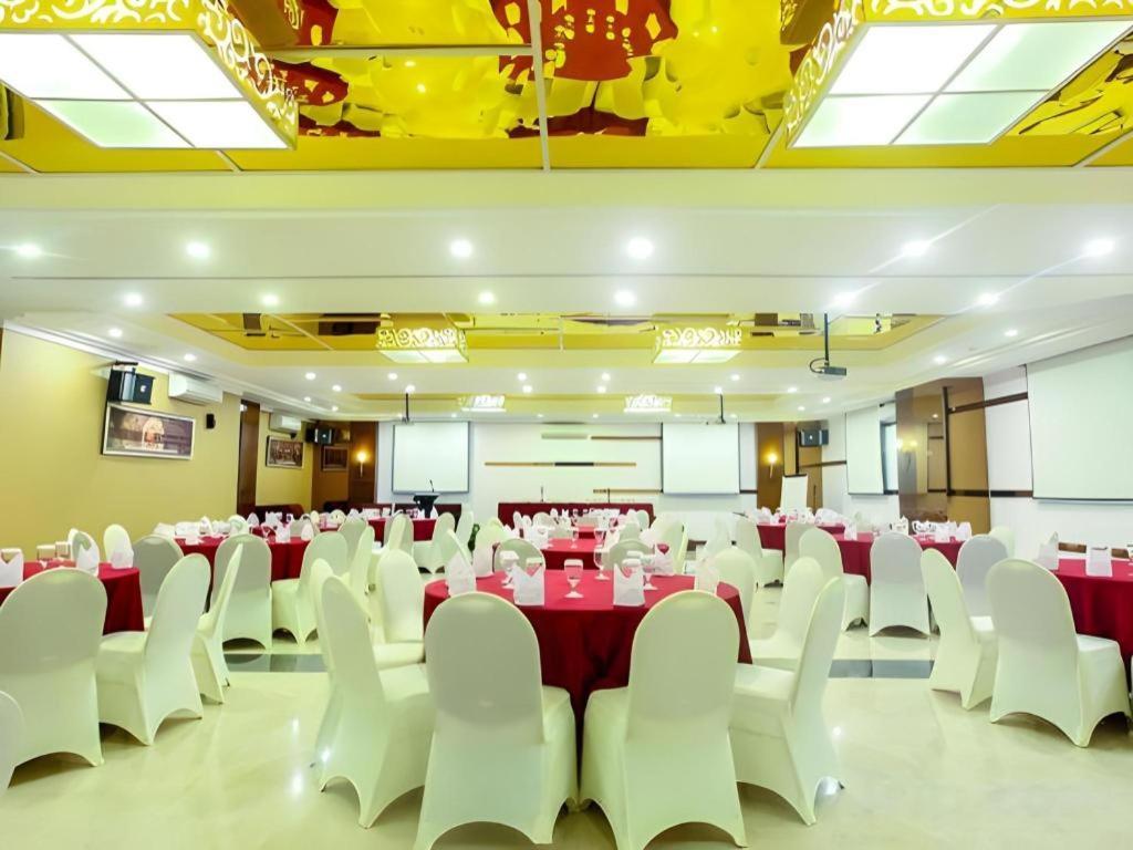 Favor Hotel Makassar Buitenkant foto