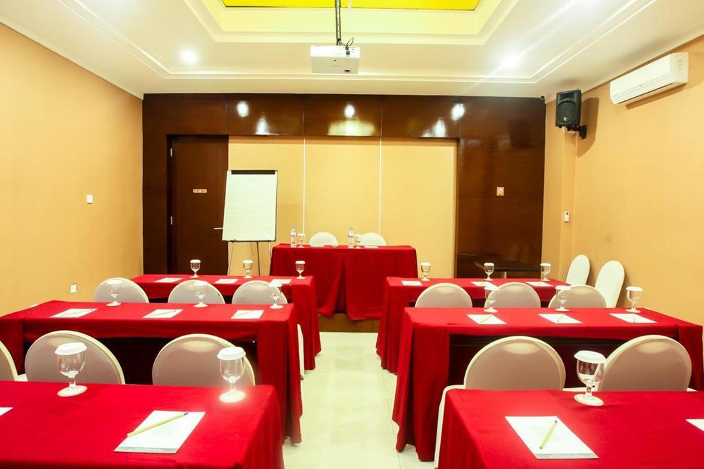 Favor Hotel Makassar Buitenkant foto