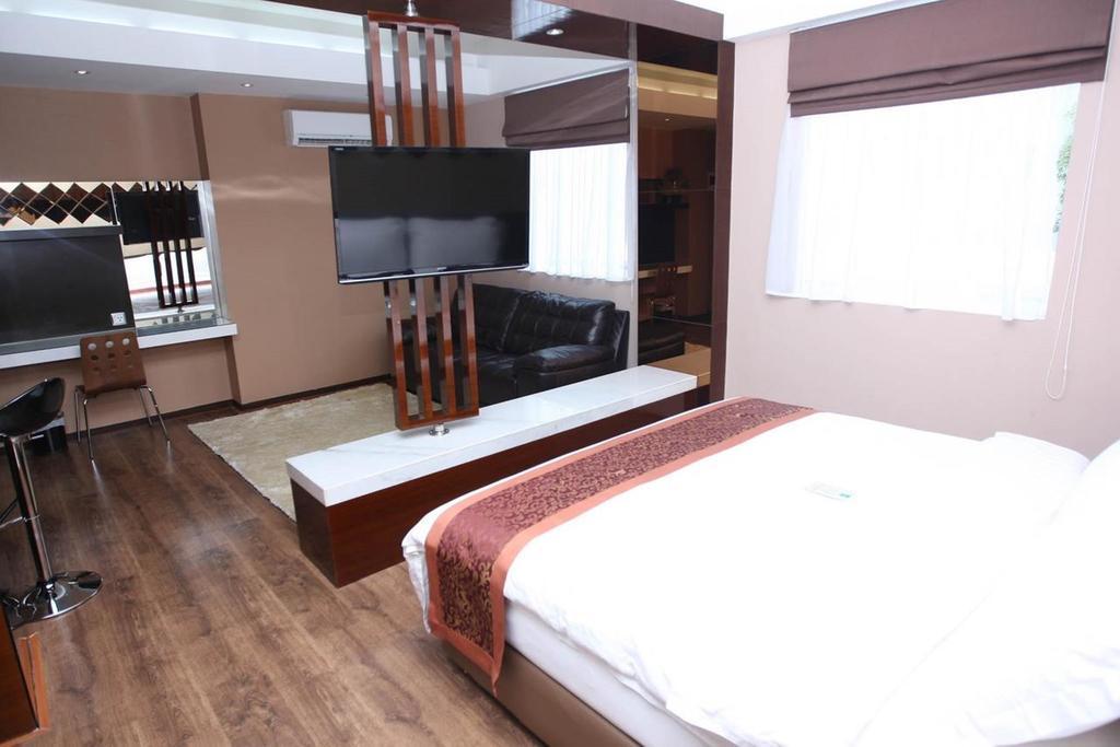 Favor Hotel Makassar Buitenkant foto