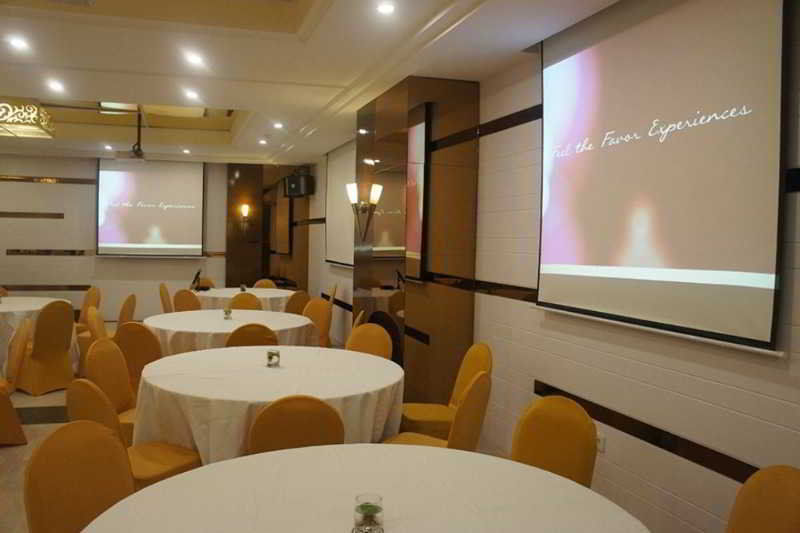 Favor Hotel Makassar Buitenkant foto