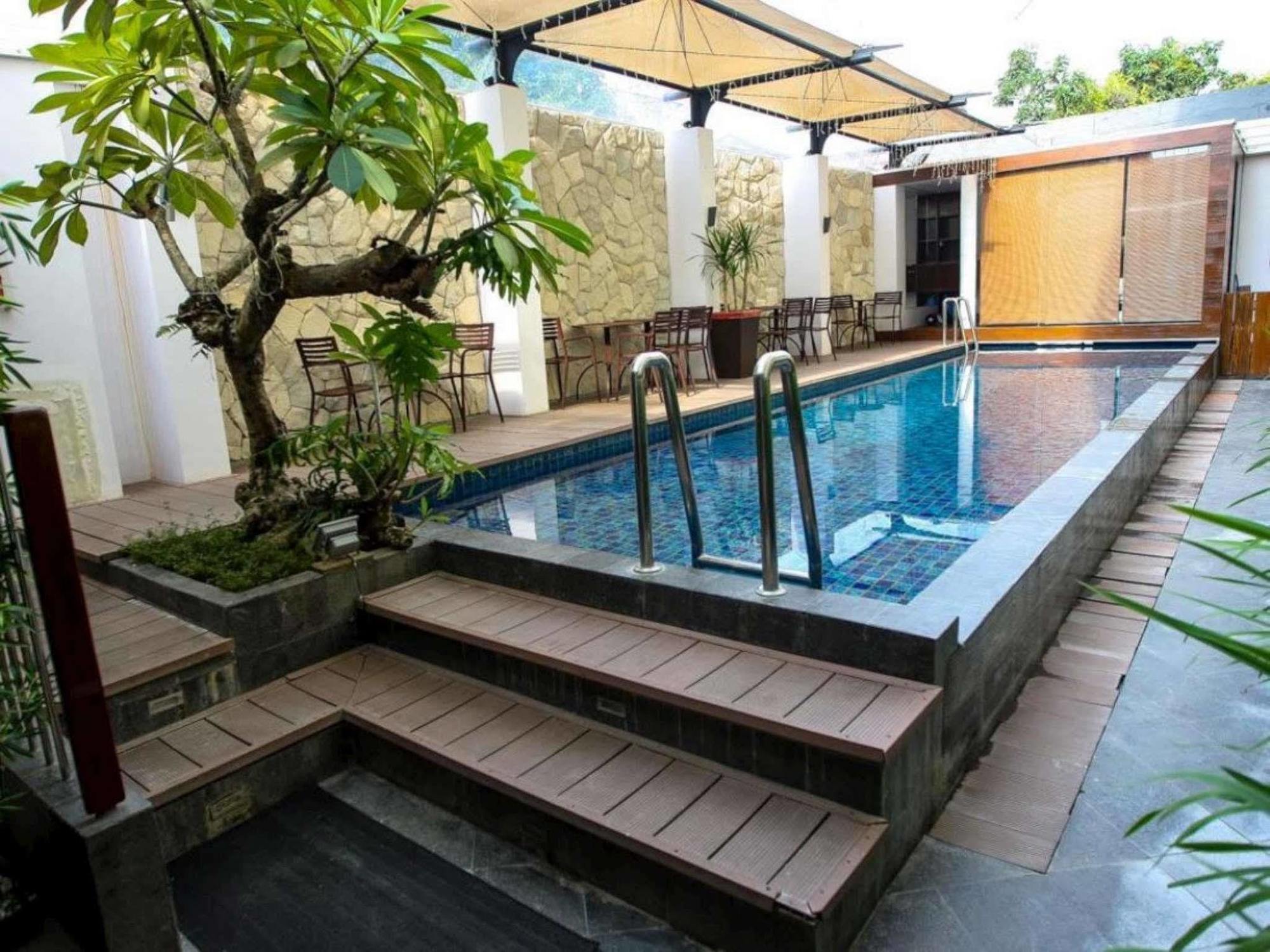 Favor Hotel Makassar Buitenkant foto