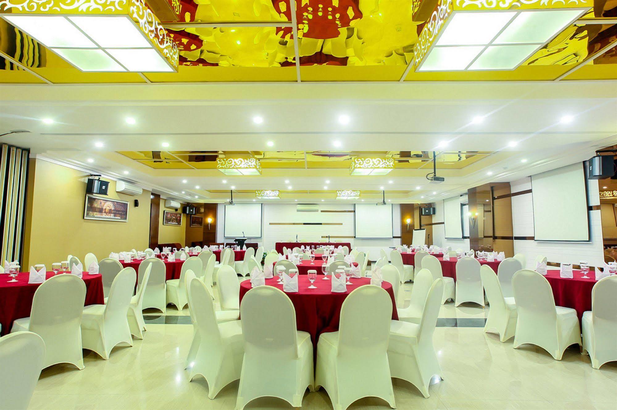 Favor Hotel Makassar Buitenkant foto