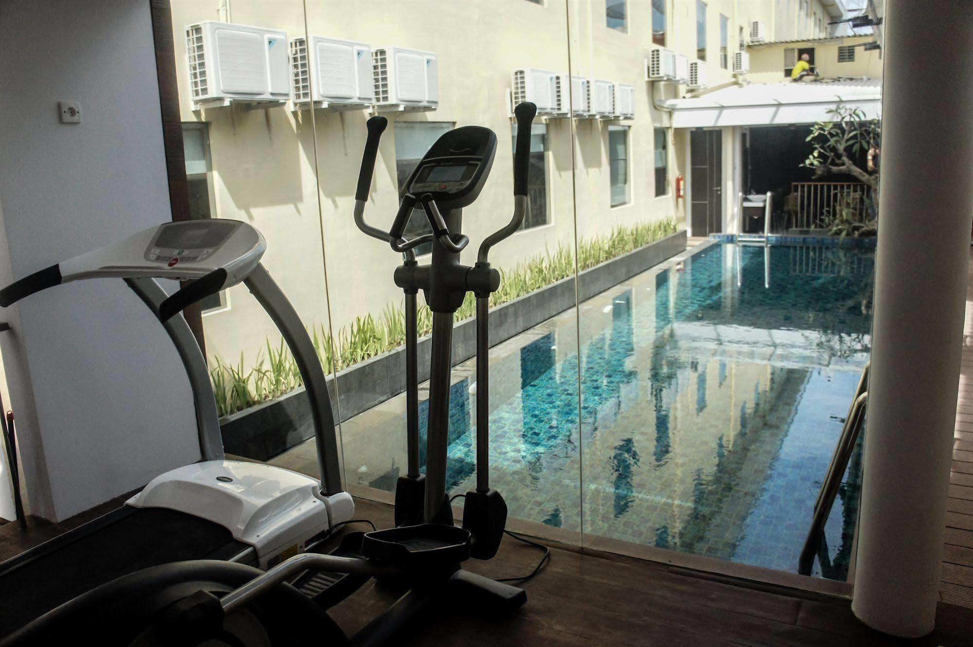 Favor Hotel Makassar Buitenkant foto